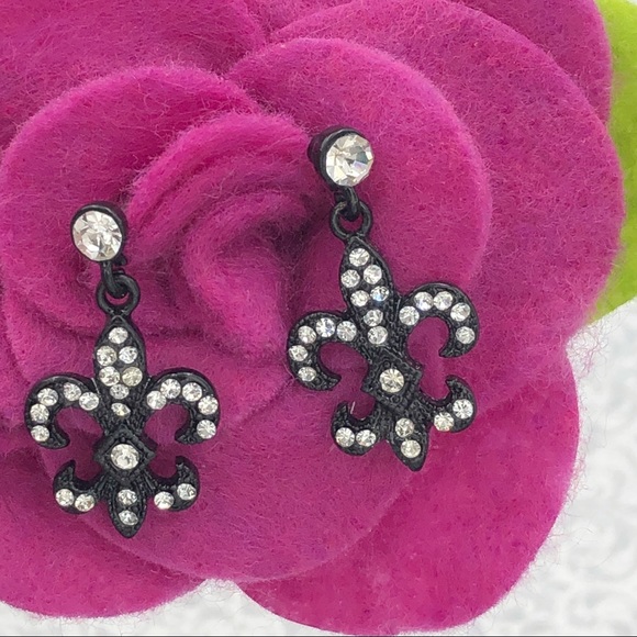 🌼 Black Fleur De Lis Rhinestone Drop Earrings - Picture 1 of 2